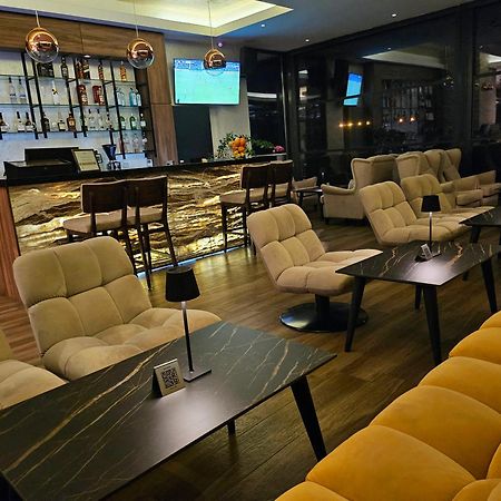 Glorius Hotel เวเลส ภายนอก รูปภาพ