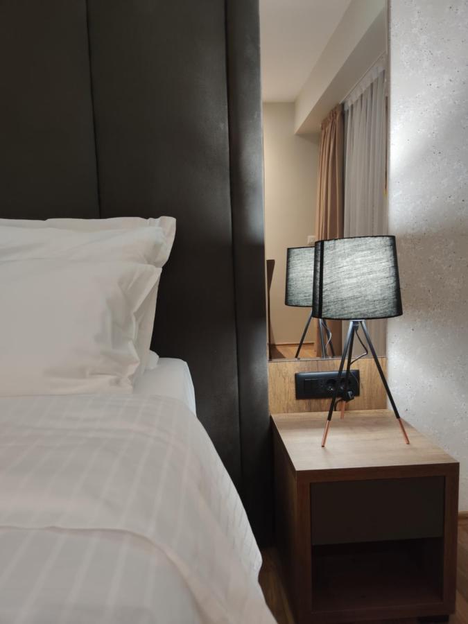 Glorius Hotel เวเลส ภายนอก รูปภาพ